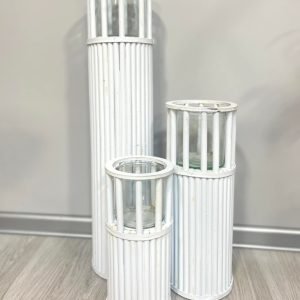 Liela vertikāla tipa balta koka laterna