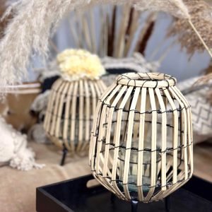 Laterna bambusa uz kājiņām