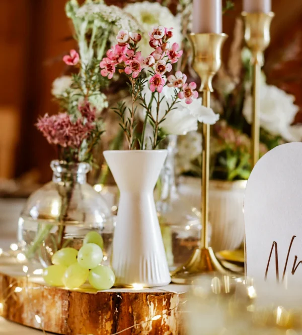 Mazas keramikas vāzītes baltā krāsā ziediem