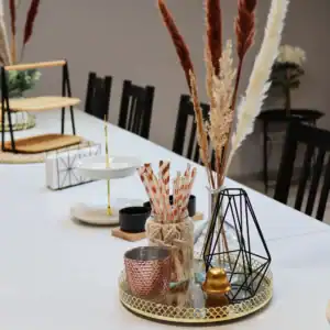 Dekoratīva spoguļa paplāte ar zelta elementiem