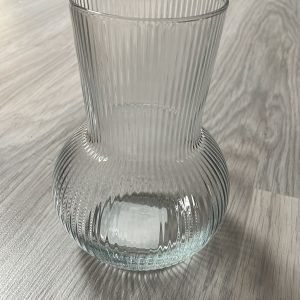 Caurspīdīga vāze
