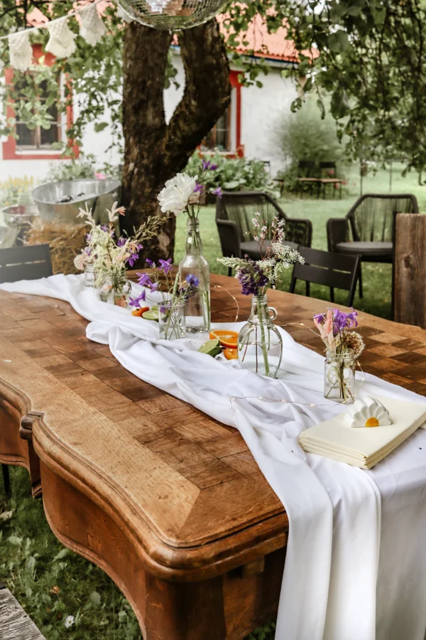 Caurspīdīga stikla vāzītes dažādos izmēros un formās