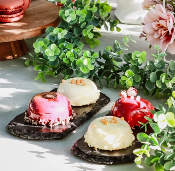 Melni akmens paliktņi uzkodām, kūkām, dekoriem