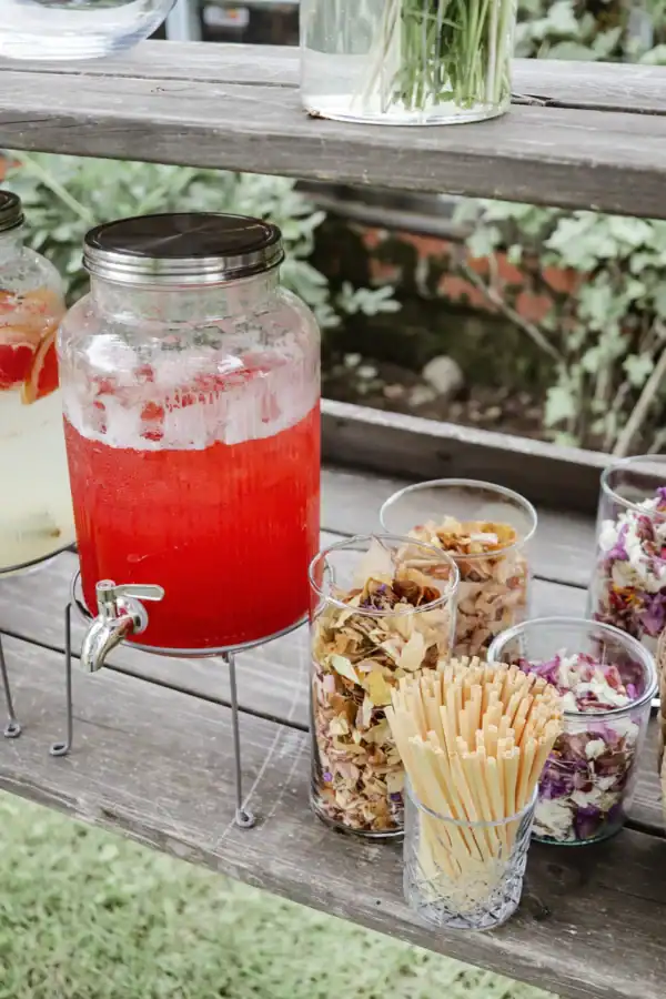 Stikla burka dzērieniem ar krāniņu un statīvu 5l tilpums