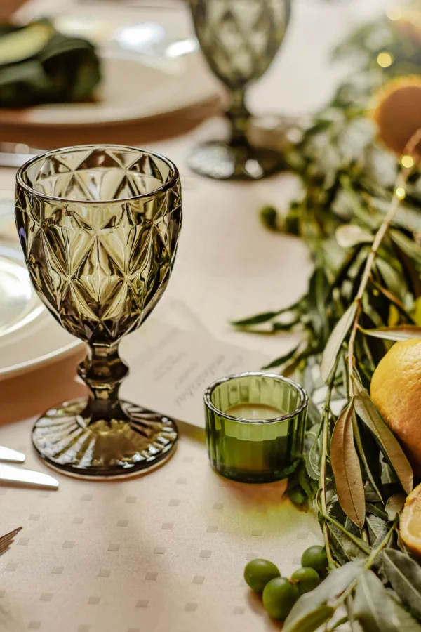 Tumši zaļa stikla glāze vīnam vai ūdenim 250ml