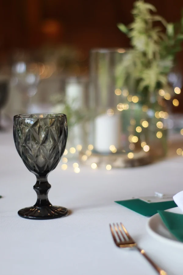 Tumši zila stikla glāze ūdenim vai vīnam 250ml