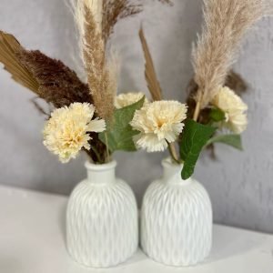 Balta plastmasas vāze